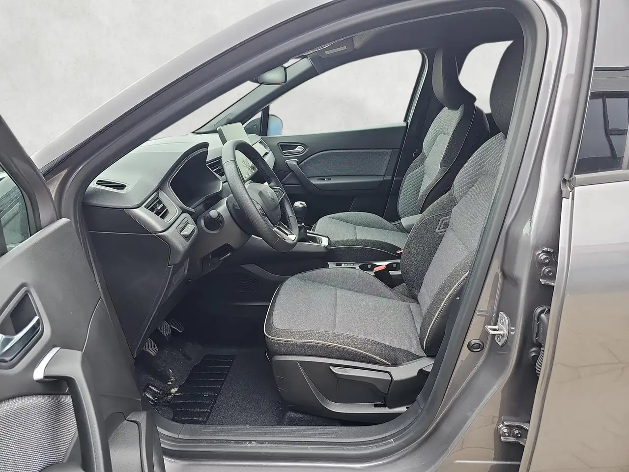 Renault Captur 140 Mild-Hybrid Techno 360Grad Kamera Nav 10