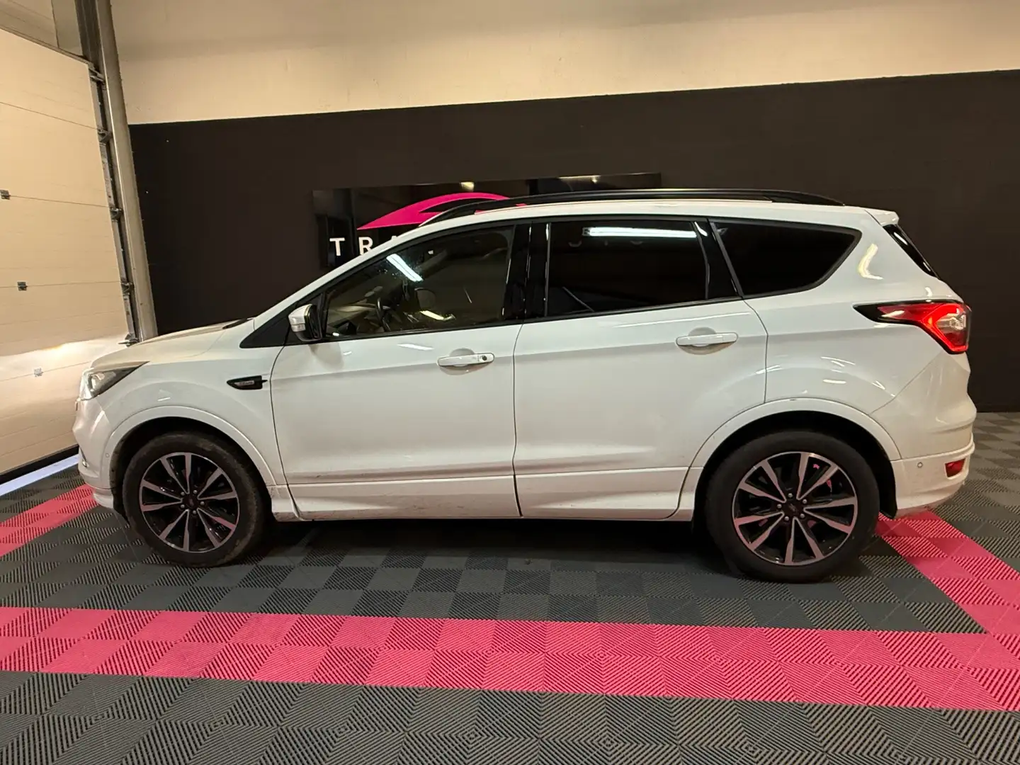 Ford Kuga Kuga 1.5 Flexifuel-E85 150 S\u0026amp;S 4x2 BVM6 ST-Line Blanc - 2