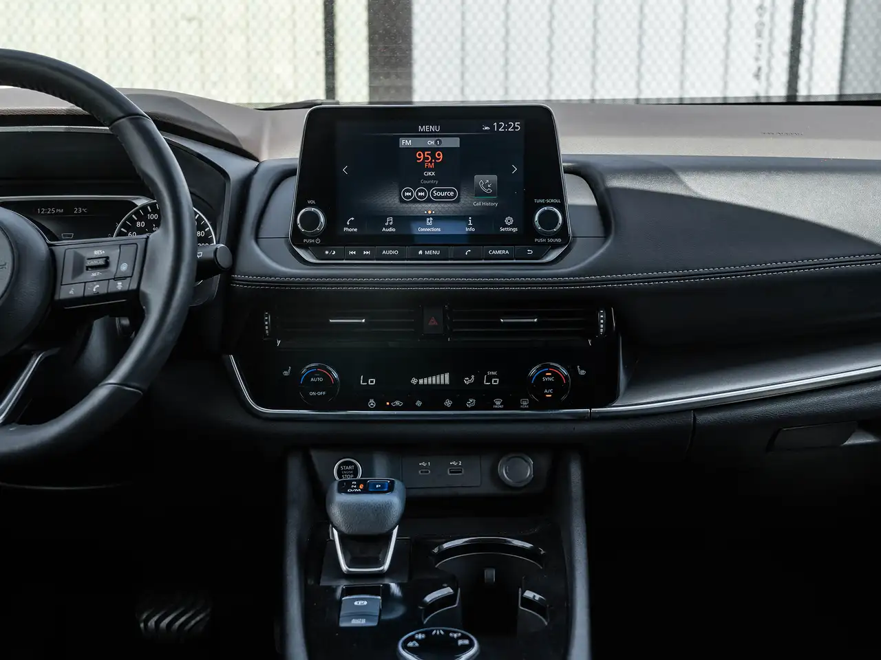 Nissan Rogue снимка Nissan Rogue