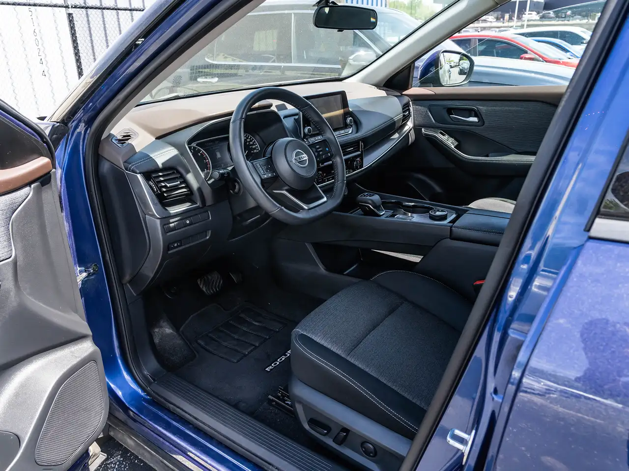 Nissan Rogue снимка Nissan Rogue