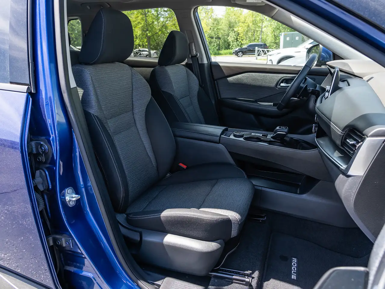 Nissan Rogue снимка Nissan Rogue