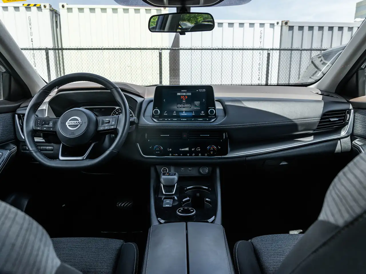 Nissan Rogue снимка Nissan Rogue