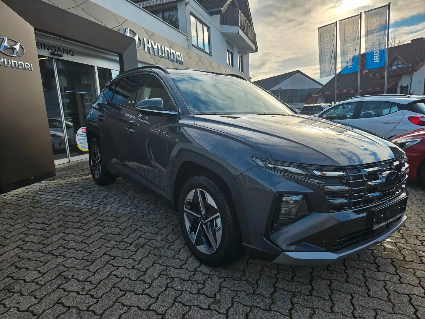 Hyundai TUCSON 1.6 T-GDi HEV Trend + KRELL + MATRIX Gris - 2