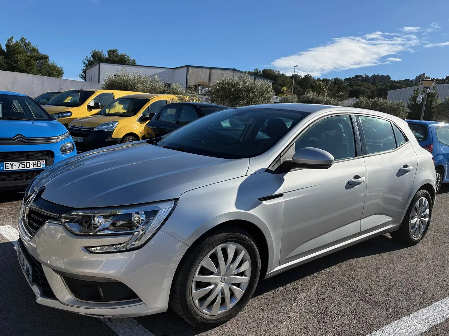Renault Megane IV SOCIETE BLUE DCI 115 AIR NAV Gris - 1