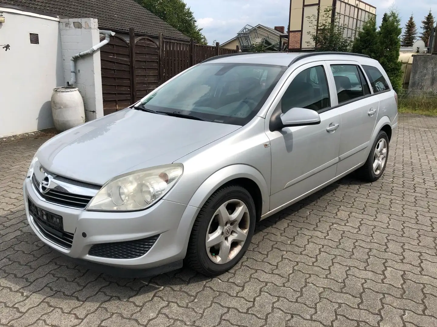 Opel Astra H Caravan Edition/Automatik Silber - 1