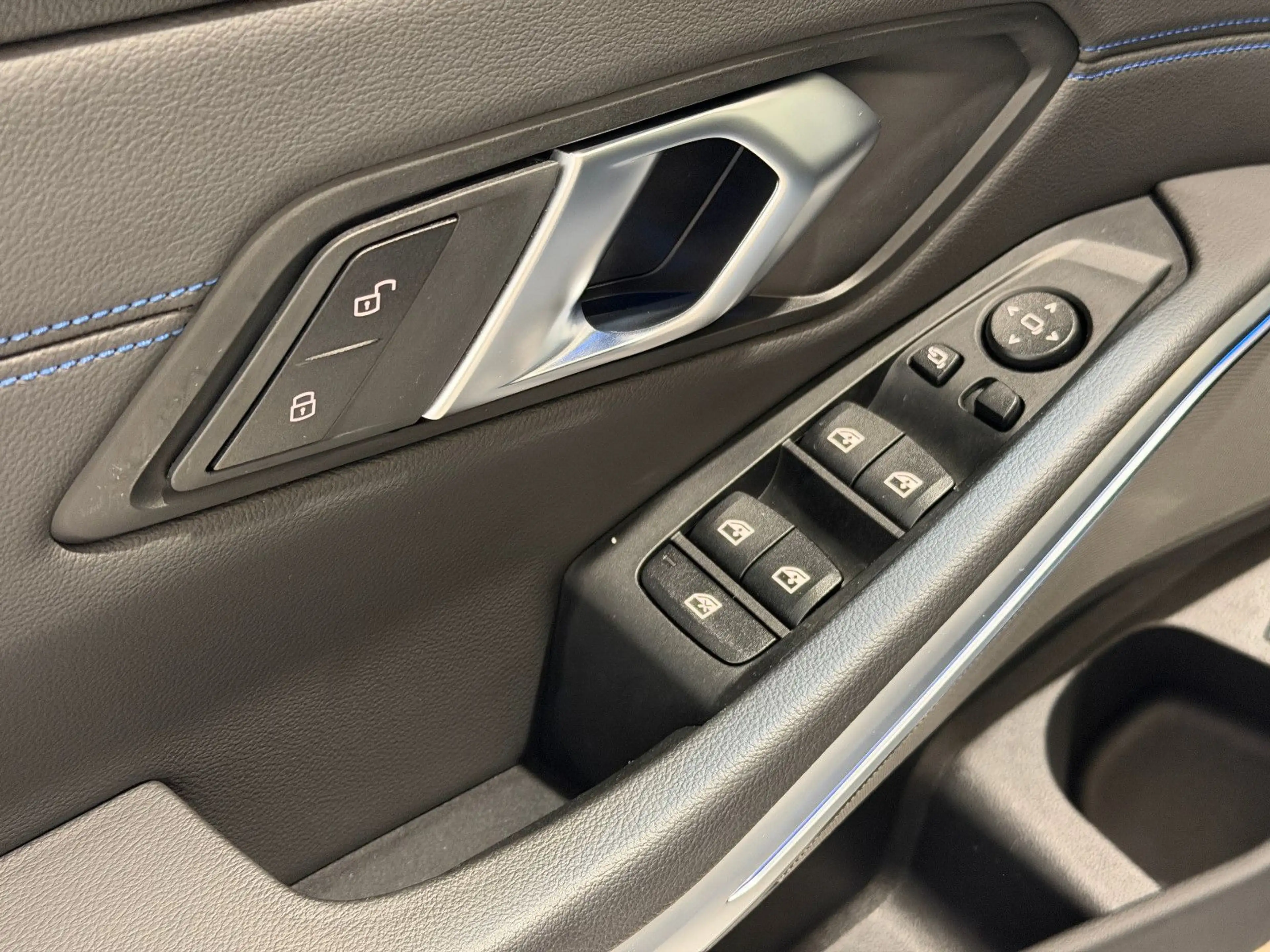 BMW 320 d xDrive Touring M Sport Head-Up*H&K*360°CAM — photo 15