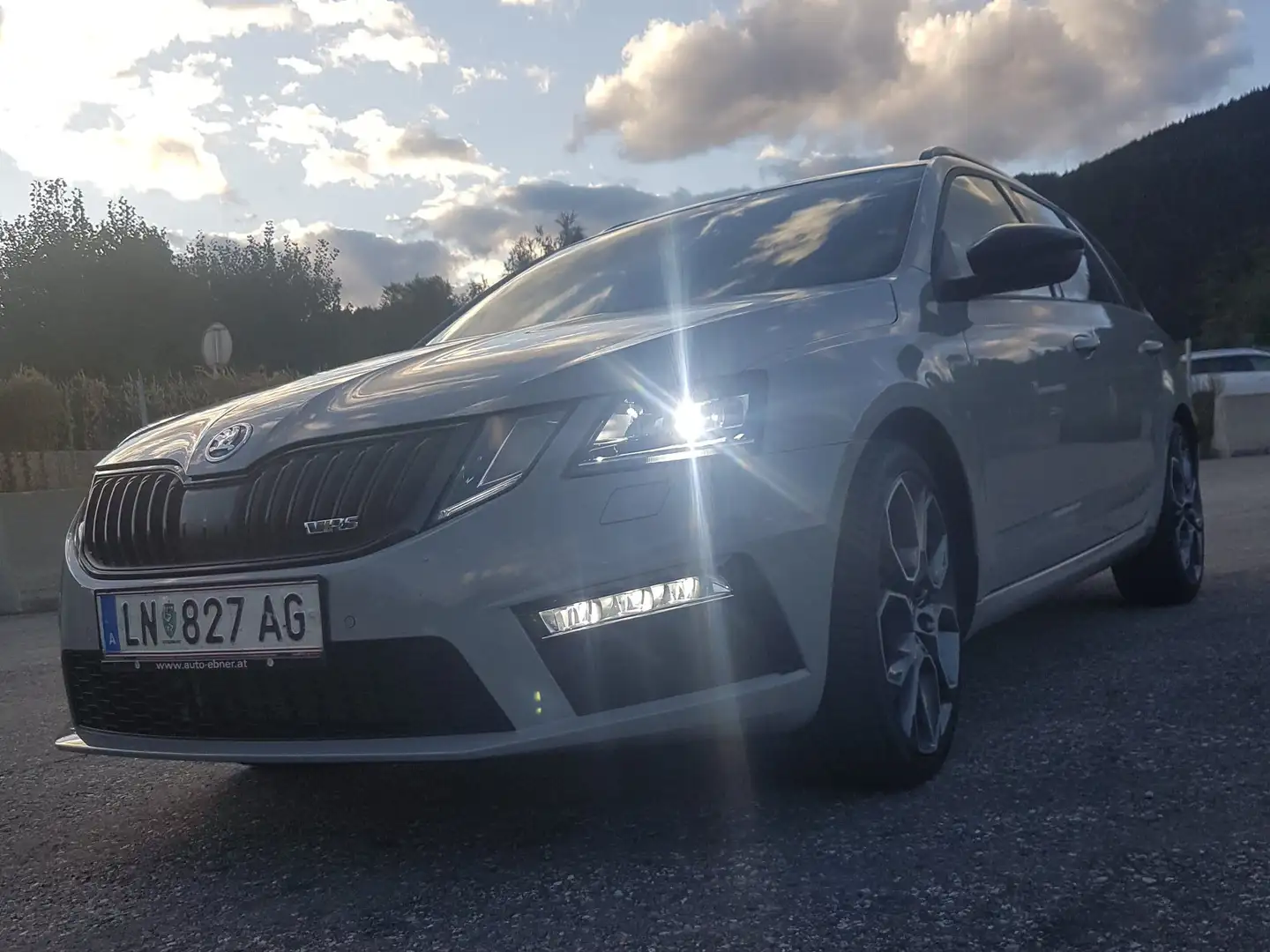 Skoda Octavia Octavia Combi RS 2,0 TDI RS Grau - 2