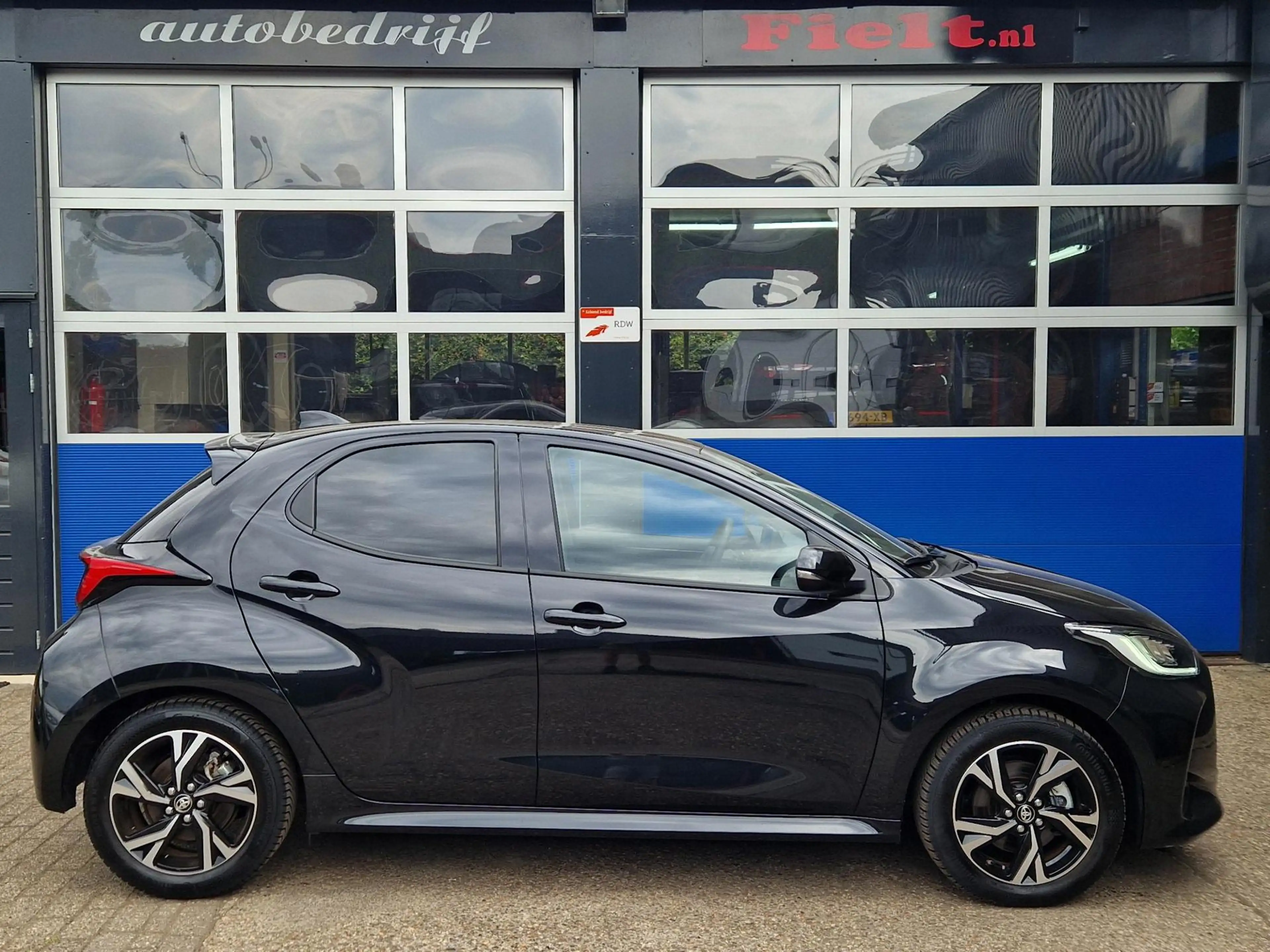 Toyota Yaris 1.5 116PK Benzine-Hybride / Carplay / Adaptieve cr — photo 14