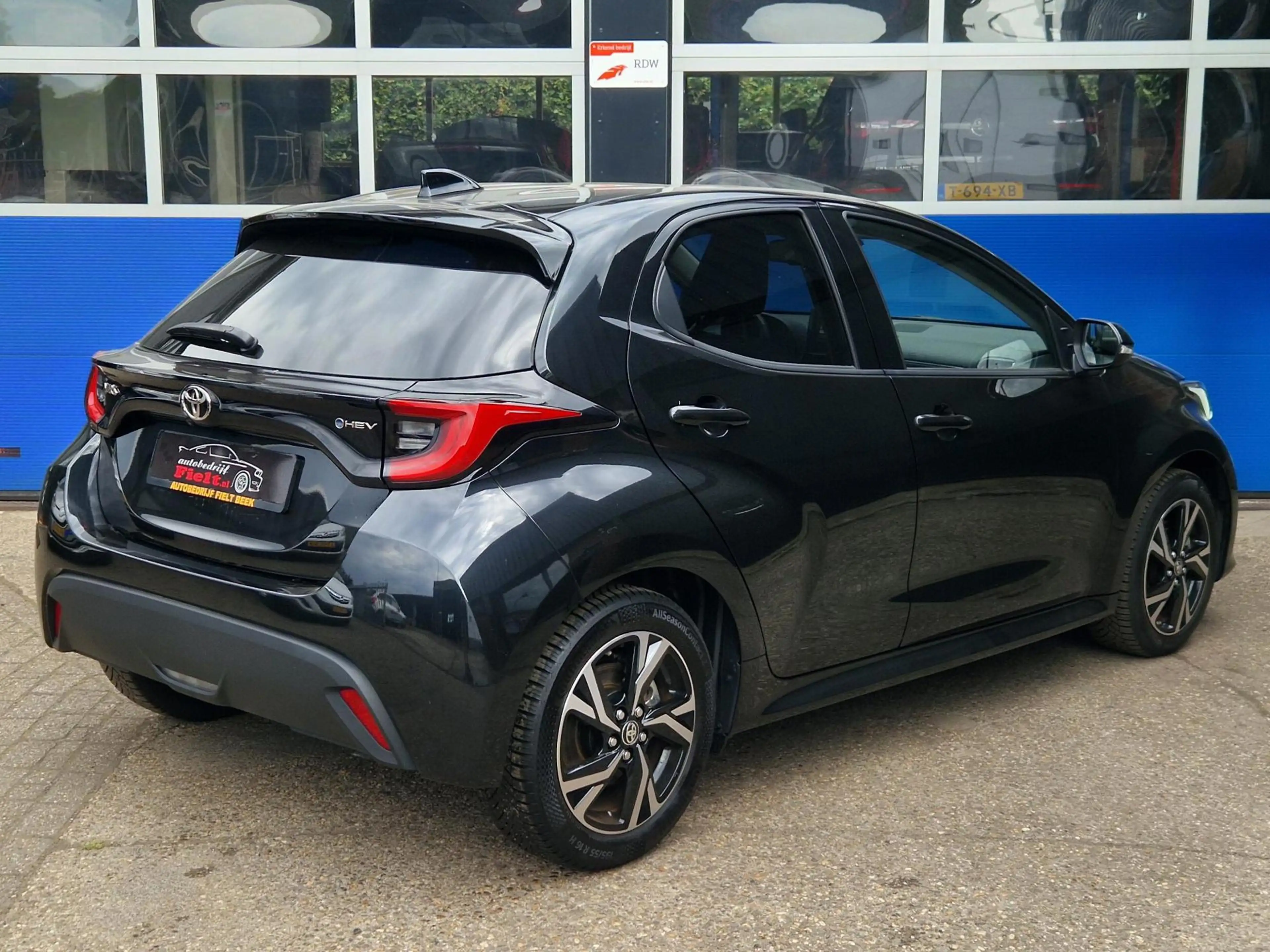 Toyota Yaris 1.5 116PK Benzine-Hybride / Carplay / Adaptieve cr — photo 2