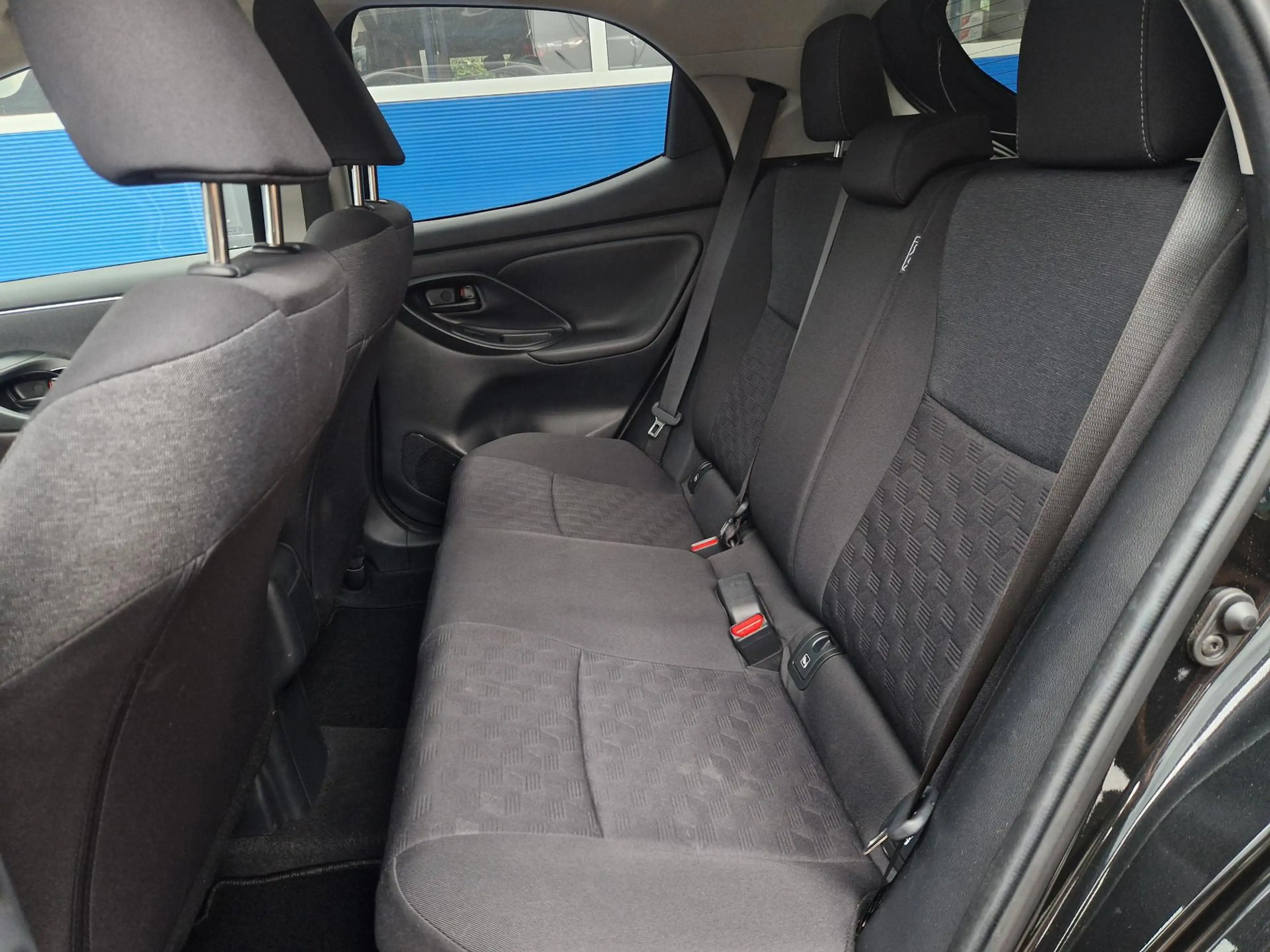 Toyota Yaris 1.5 116PK Benzine-Hybride / Carplay / Adaptieve cr — photo 4