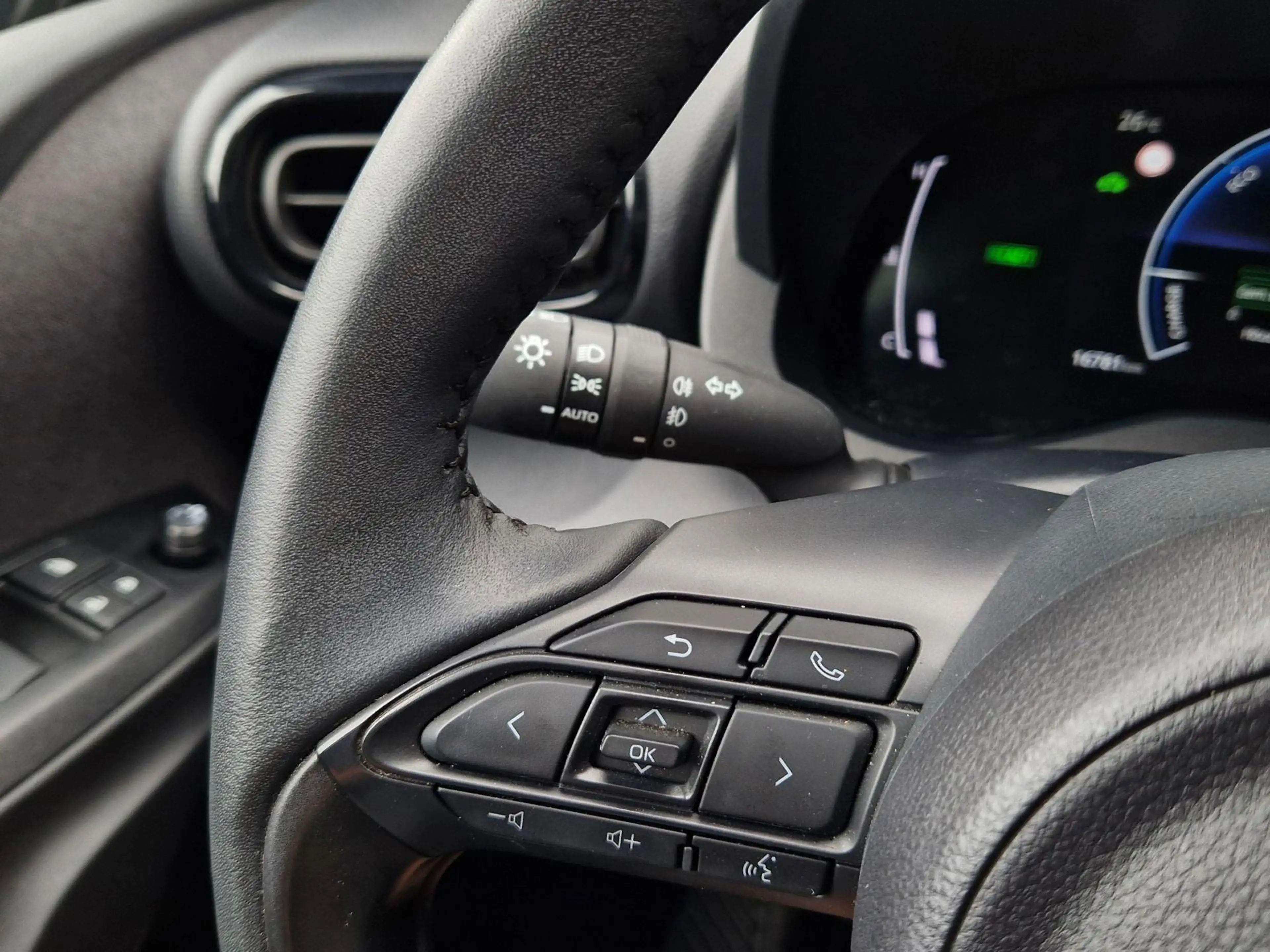 Toyota Yaris 1.5 116PK Benzine-Hybride / Carplay / Adaptieve cr — photo 10