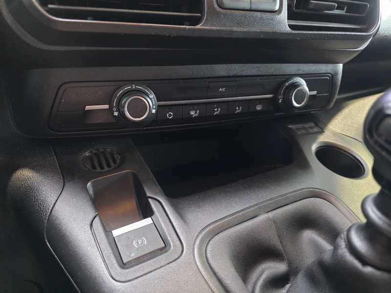 Peugeot Partner 1.5 BlueHDi Asphalt // 3 PLACES / GALLERIE / GARANTIE 1 AN // — photo 9