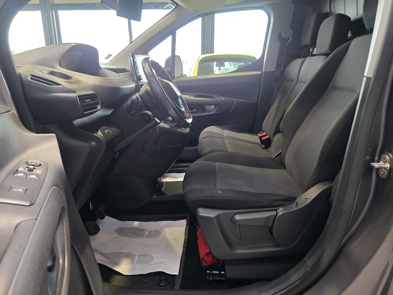 Peugeot Partner 1.5 BlueHDi Asphalt // 3 PLACES / GALLERIE / GARANTIE 1 AN // — photo 7