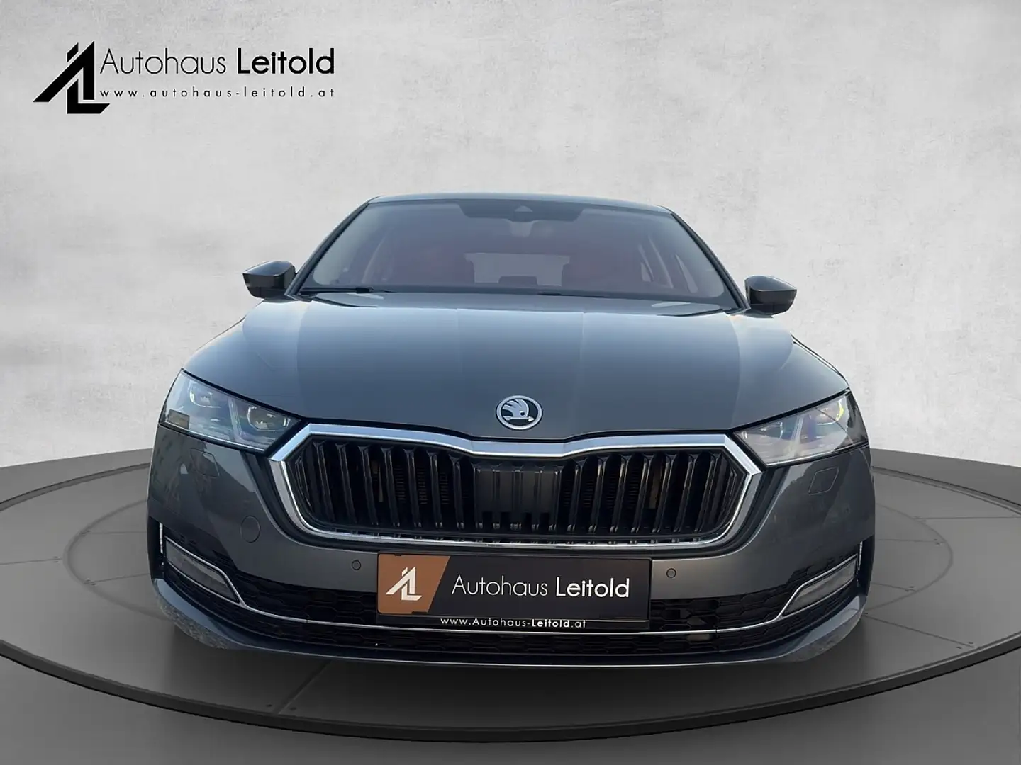 Skoda Octavia 2,0 TDI Style DSG AHK LEDER MATRIX CAM HEADUP M... Grau - 2