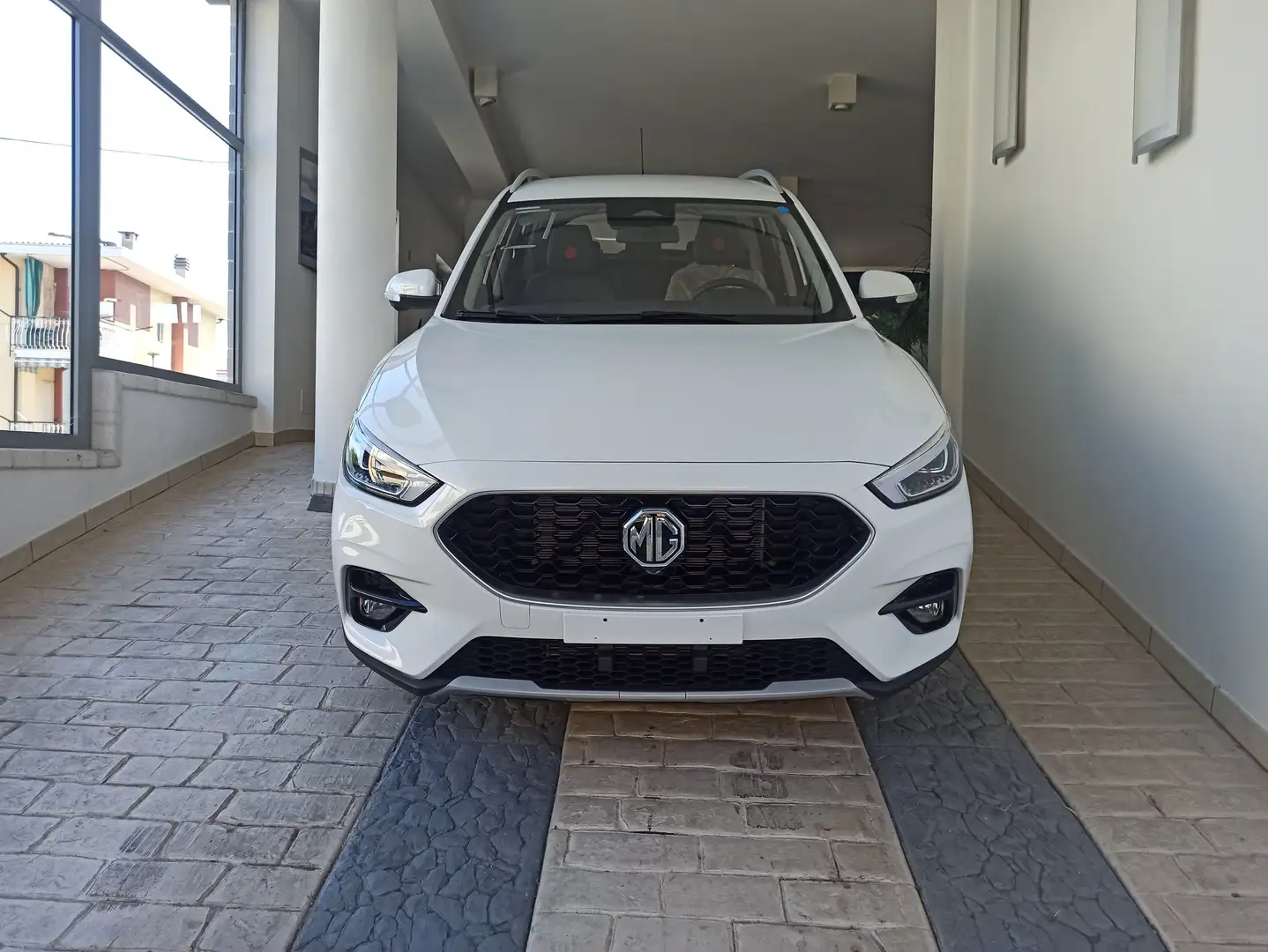 MG ZS 1.5 Classic Luxury km 0 Bianco - 2