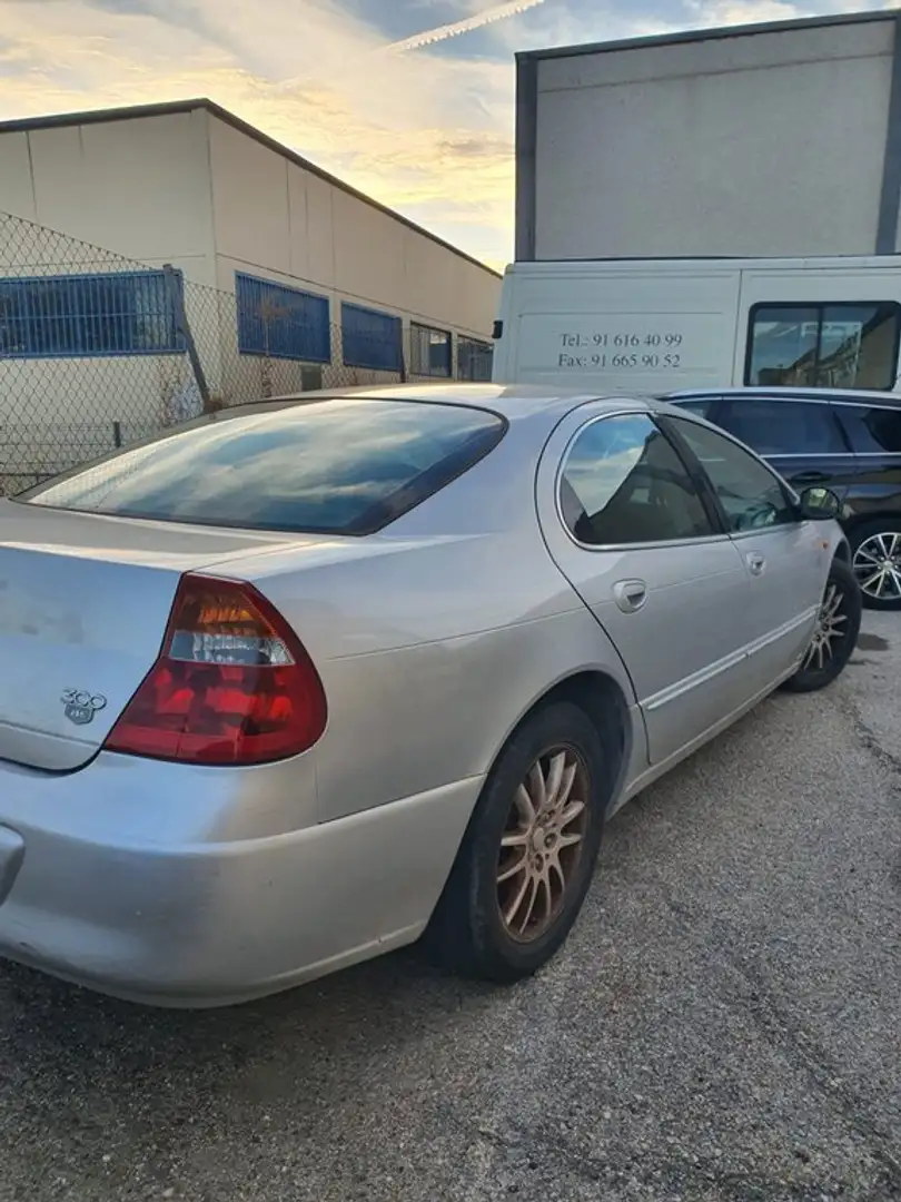 Chrysler 300C 2.7 Aut. Gris - 2