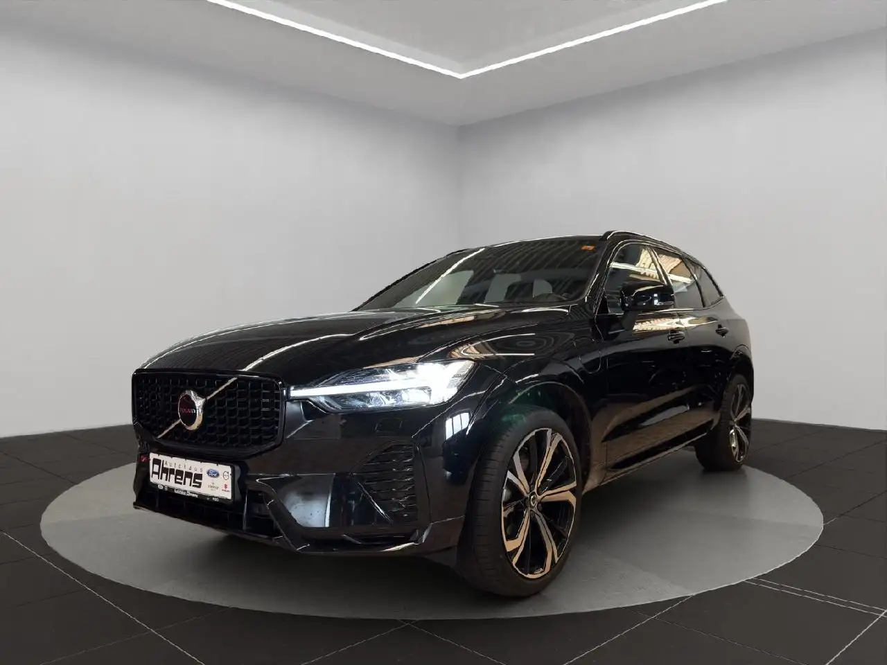 Volvo XC60 Ultimate Dark P-HEV AWD *21"-Pano-Memory-Standhzg* — миниатюра 1