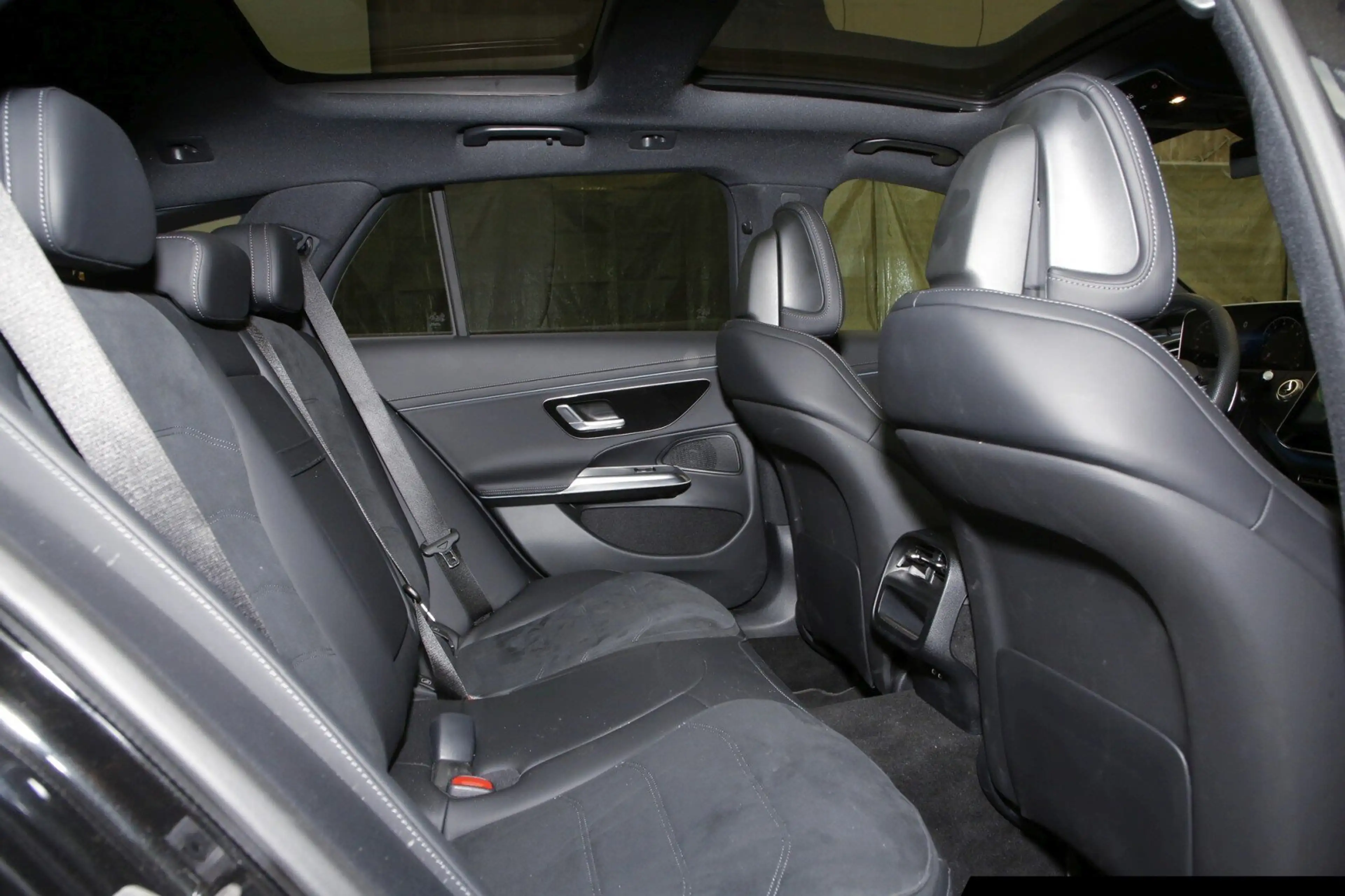 Mercedes-Benz E 200 E 200 T AMG/Navi/Pano/AHK/Rü-Ka/Night/Totw. — photo 9