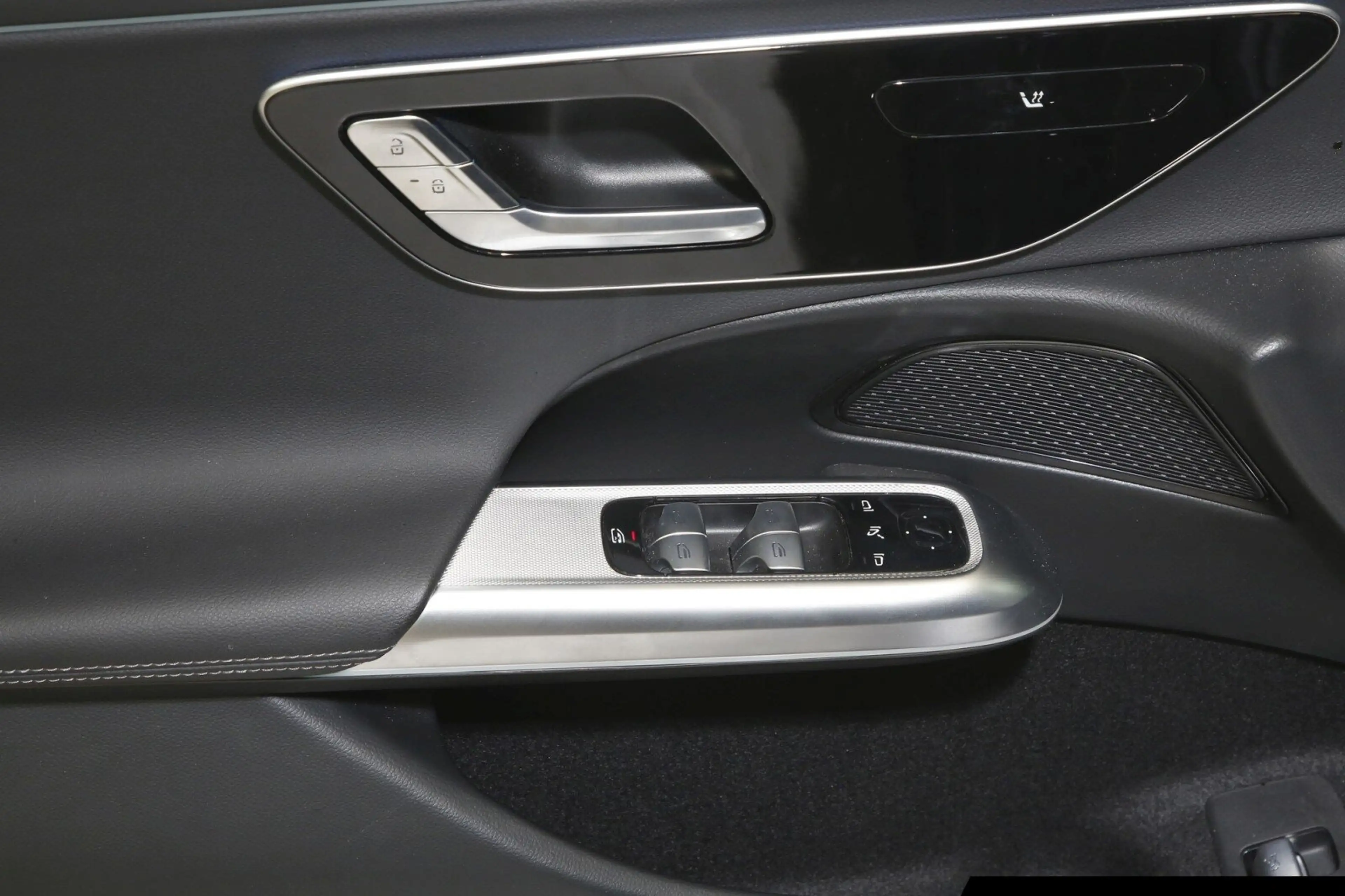 Mercedes-Benz E 200 E 200 T AMG/Navi/Pano/AHK/Rü-Ka/Night/Totw. — photo 14