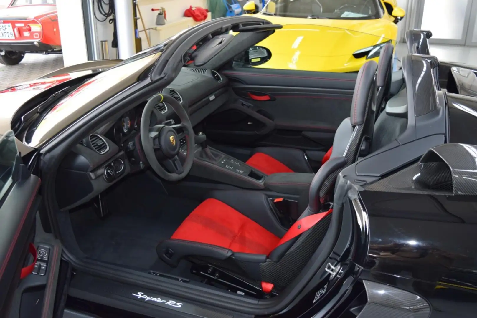 Porsche Boxster 718 Spyder RS Weissach Černá - 2