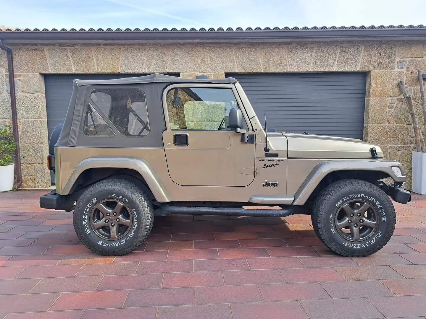 Jeep Wrangler Wrangler 2.4 Sport Techo lona Бежевий - 1