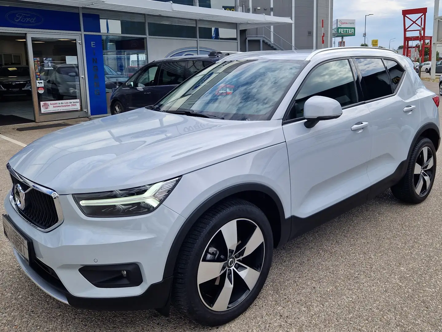 Volvo XC40 Momentum Pro 2WD Grau - 1
