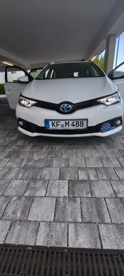 Toyota Auris 1.8 VVT-i Hybrid Automatik Touring Sports Team Deu Weiß - 2