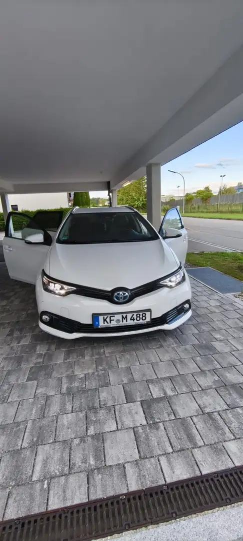Toyota Auris 1.8 VVT-i Hybrid Automatik Touring Sports Team Deu Weiß - 1