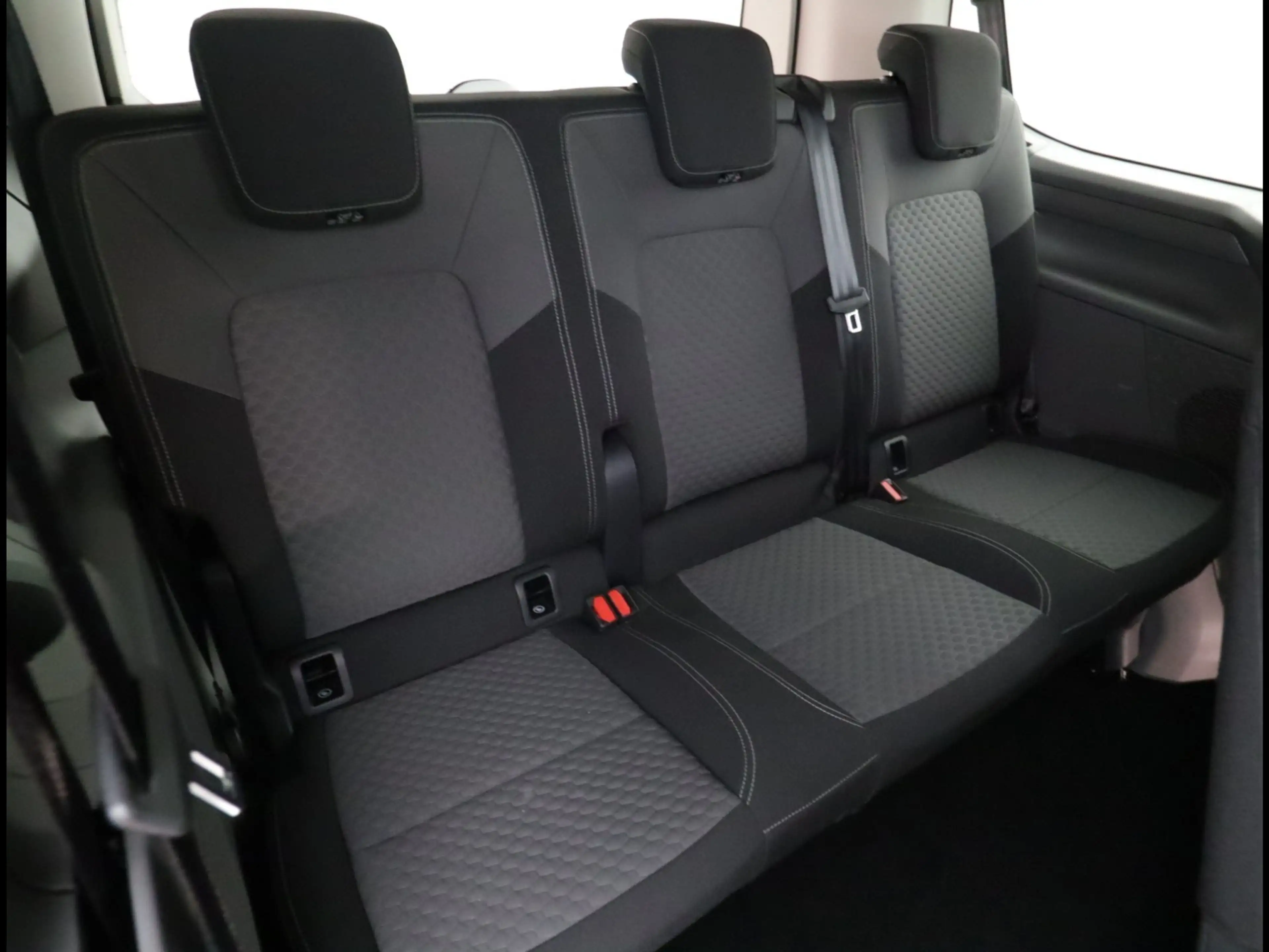 Volkswagen T7 Caravelle STYLE KR 2.0 TDI AUTOMATIK 8-SITZER ( — photo 9
