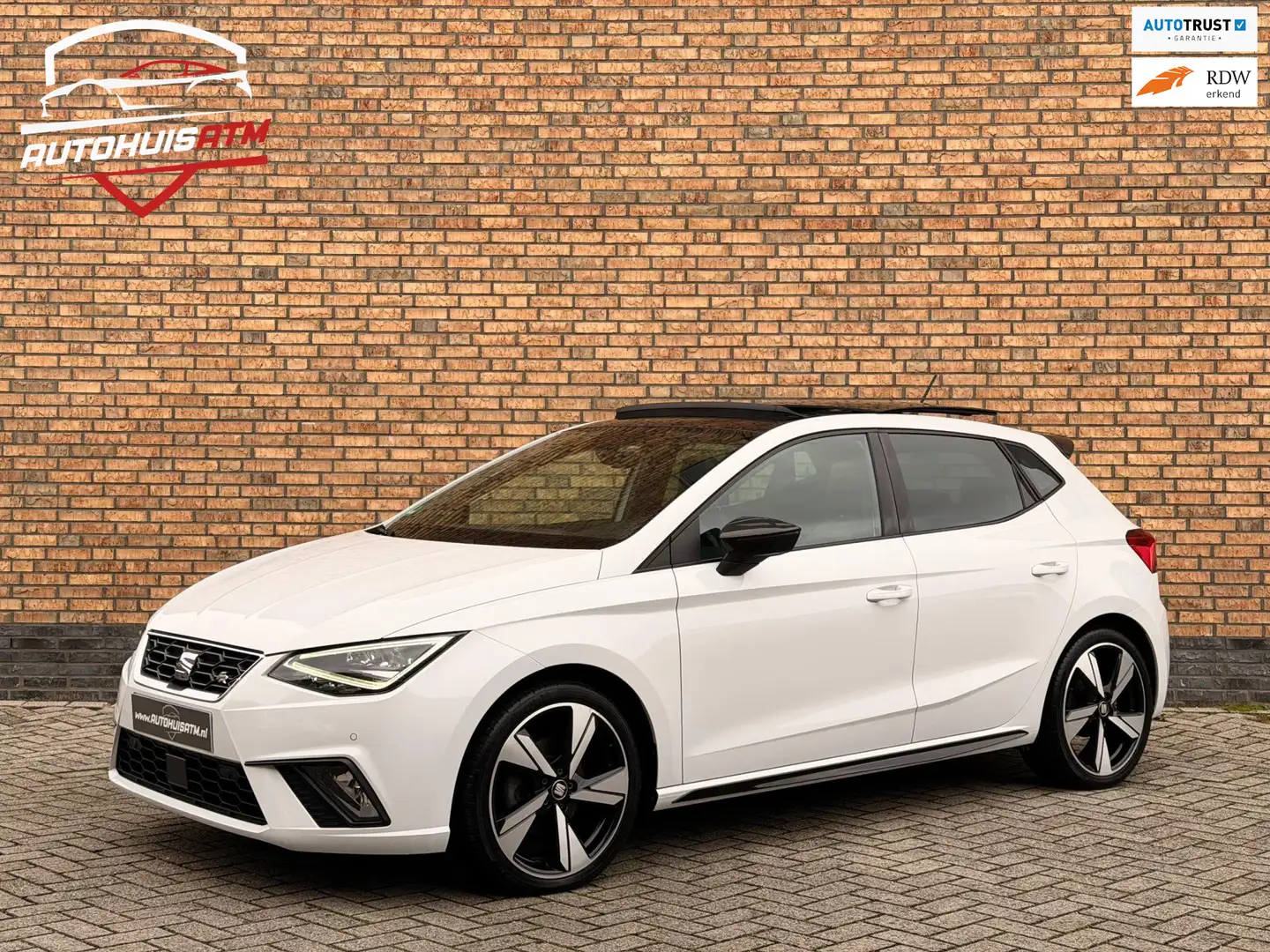 SEAT Ibiza 1.0 TSI FR Carbon Edition Pano Virtual Beats Stoel Wit - 1