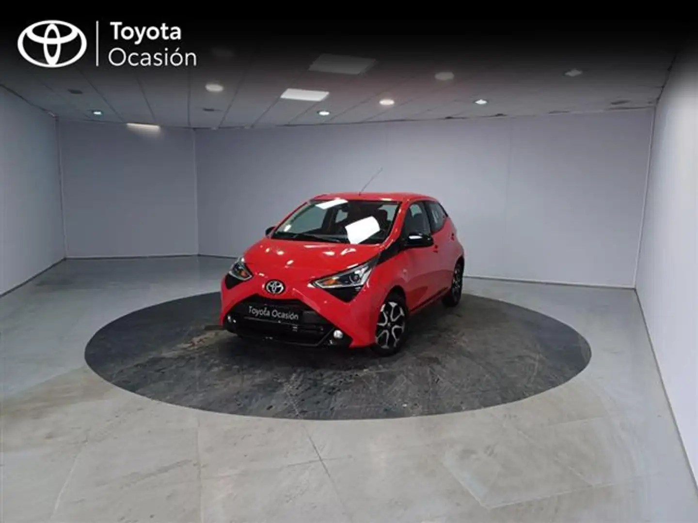 Toyota Aygo 70 x-play Rouge - 1