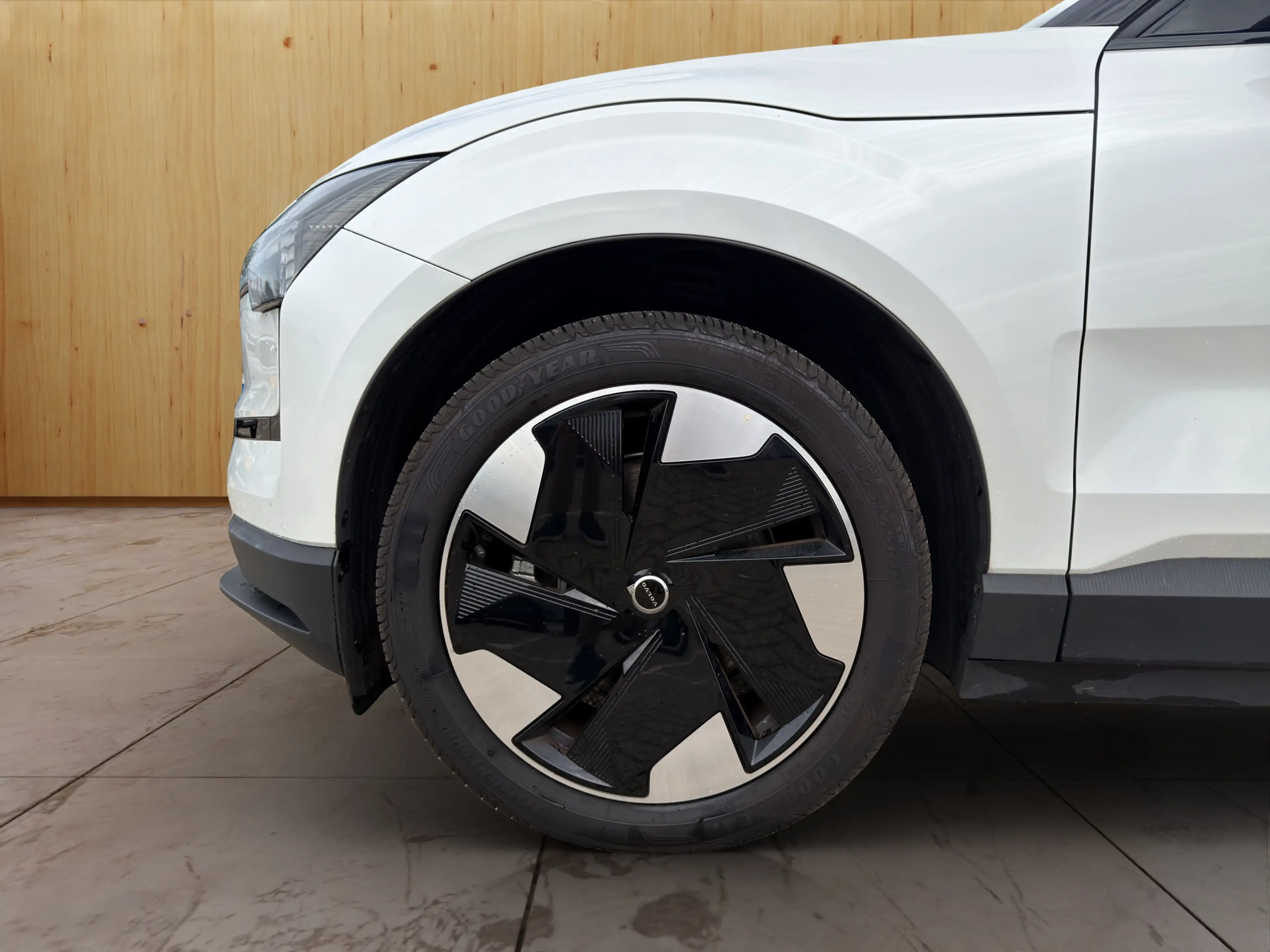 Volvo EX30 Single Motor Extended Range Plus 69 kWh | BLIS | H — photo 8