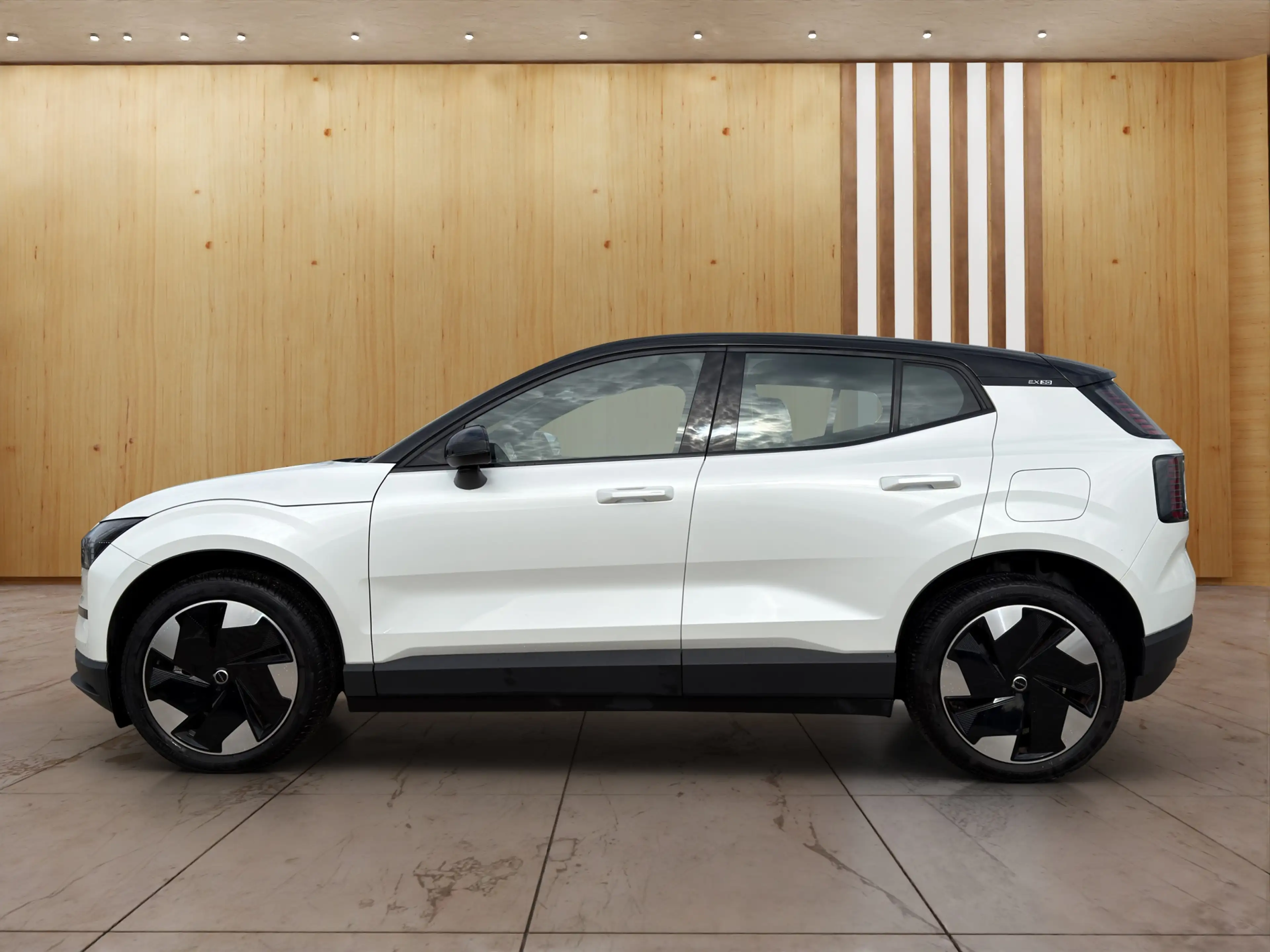 Volvo EX30 Single Motor Extended Range Plus 69 kWh | BLIS | H — photo 7