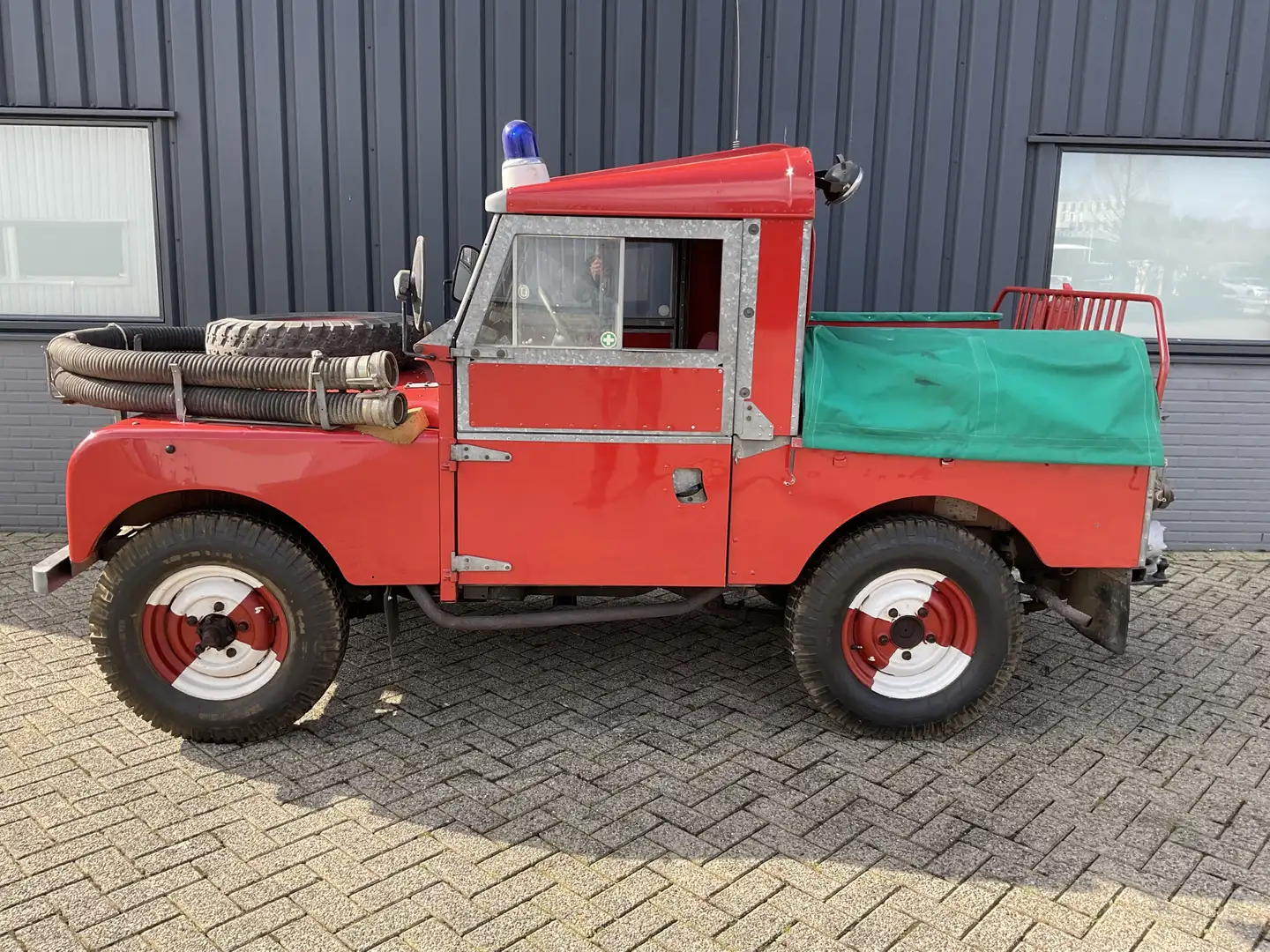 Land Rover Series I 88 inch Fire engine Red - 2