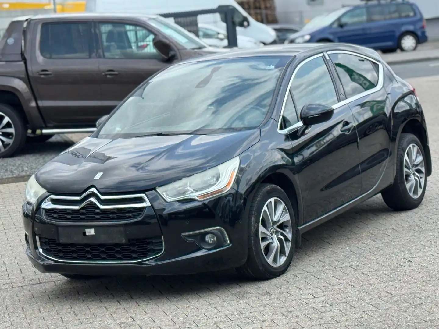 Citroen DS4 SoChic 1.6 HDI Autom. Euro5 Schwarz - 1