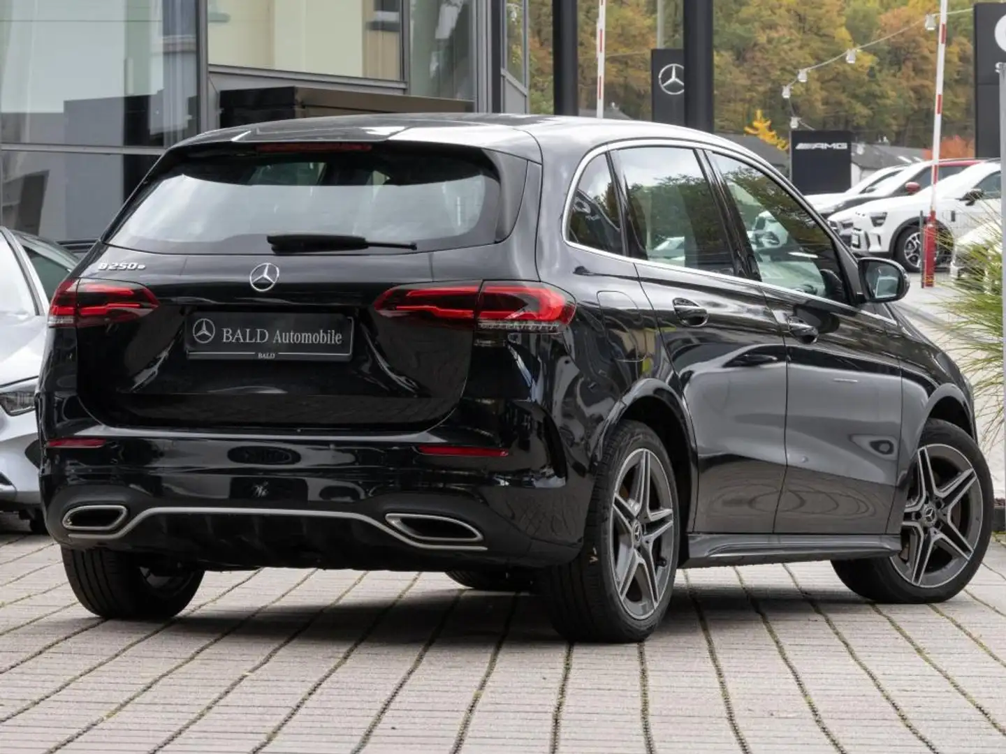Mercedes-Benz B 250 e AMG-Sport/Multibeam/Cam/Ambiente/SHZ/18" Černá - 2