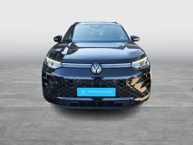 Volkswagen Tayron view 2