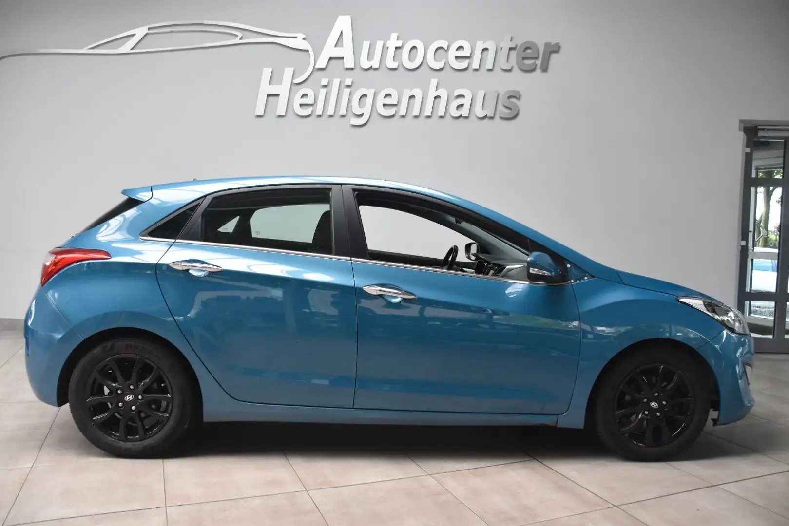 Hyundai i30 Style 1.6 CRDi Navi Klimaauto Kamera Tempo Blau - 2