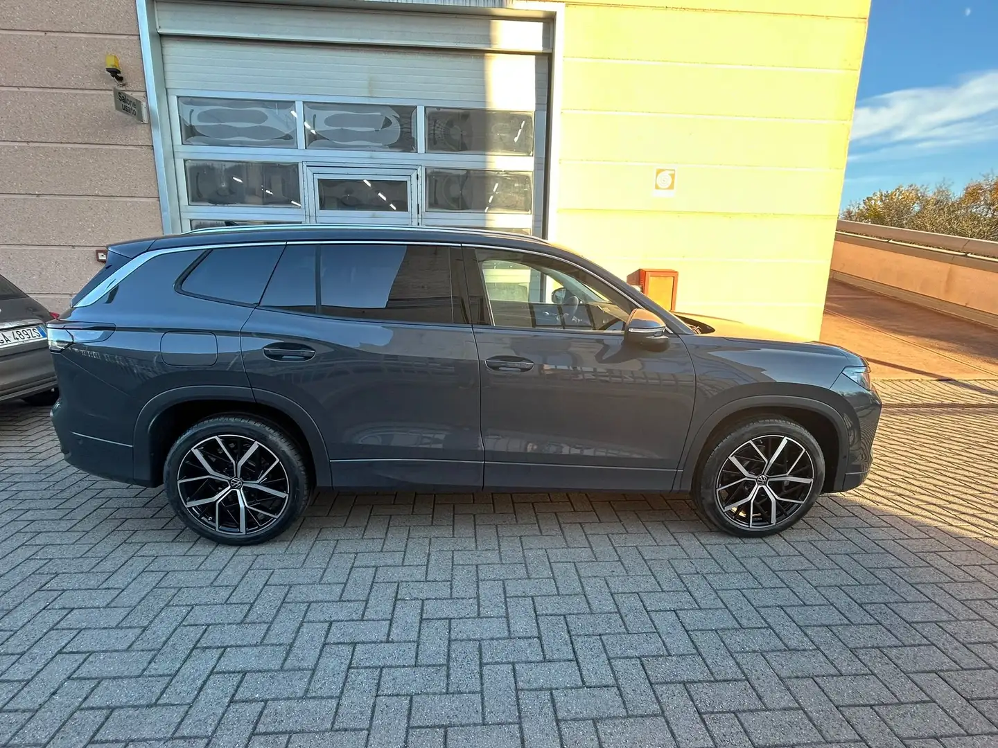 Volkswagen Tayron Nuova Tayron Elegance 1.5 eTSI 150 CV DSG KM ZERO Gris - 2