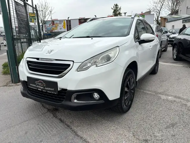 Peugeot 2008 1,2 VTi Active 82PS Tempomat sparsamer Benziner