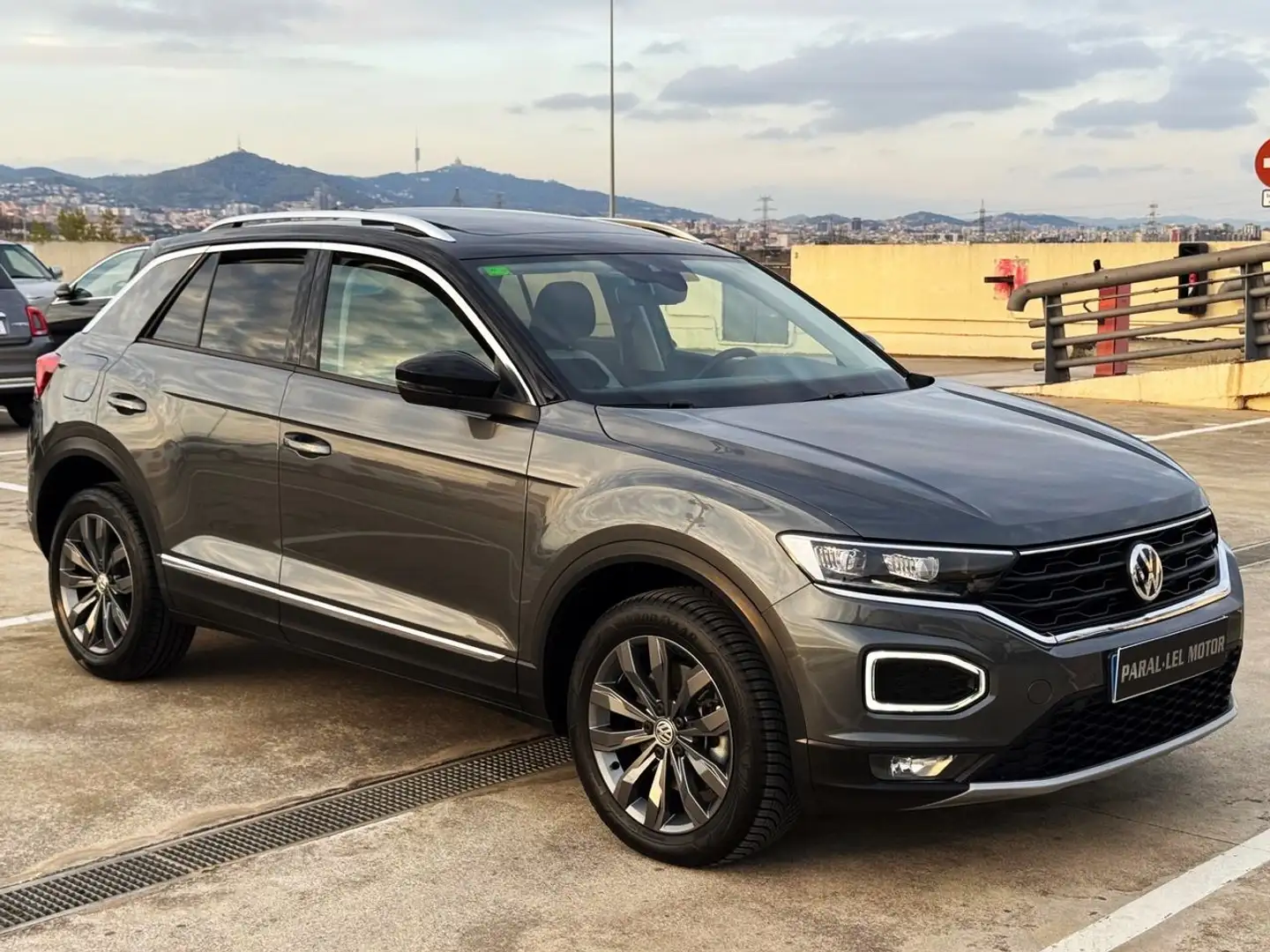 Volkswagen T-Roc 2.0 TSi SPORT 4MOTION DSG 190cv con 25.000 kms y T Gris - 1