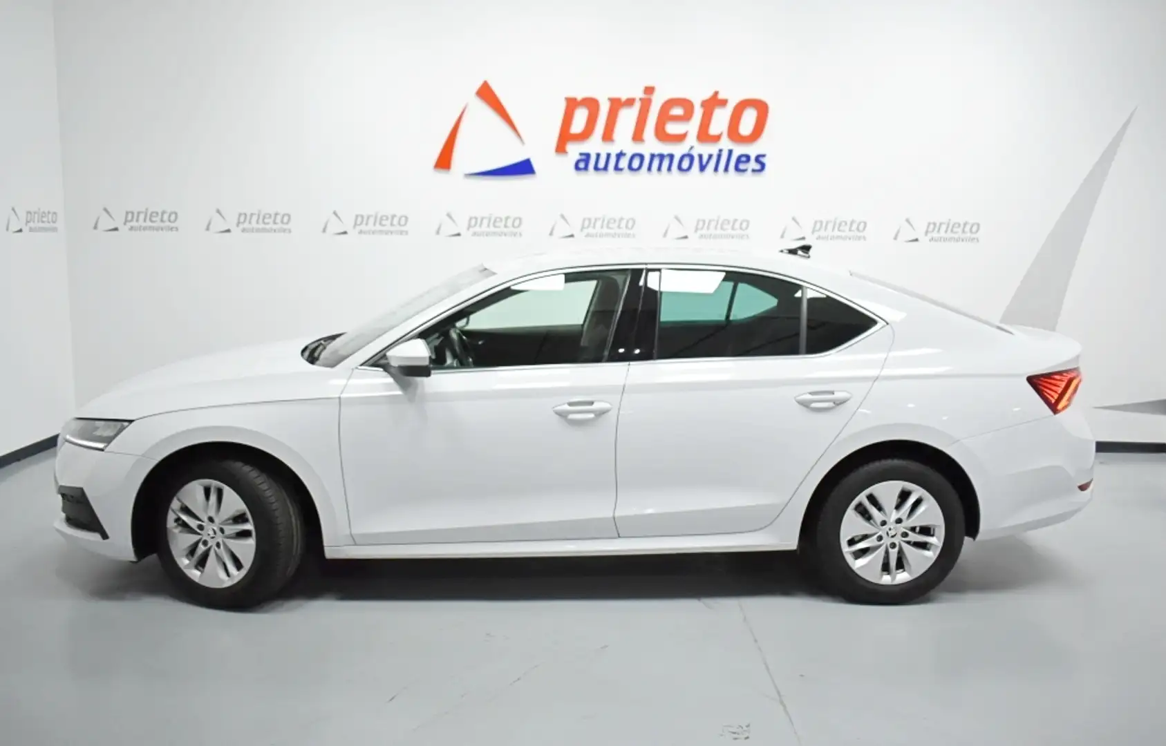 Skoda Octavia 2.0TDI Ambition 85kW Blanco - 2
