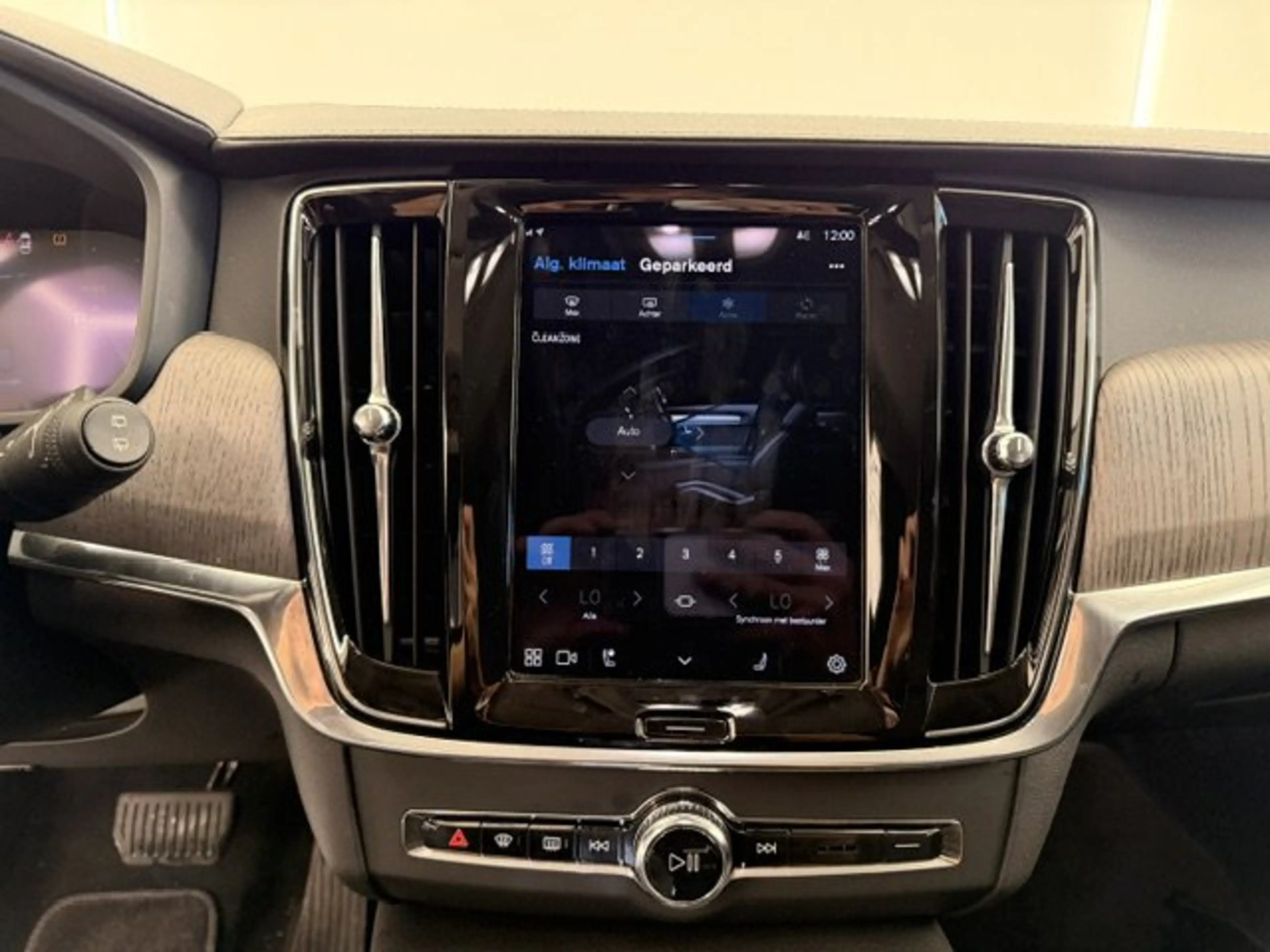 Volvo V90 INSCRIPTION AWD PLUG-IN HYBRID AUTOMAAT — photo 15