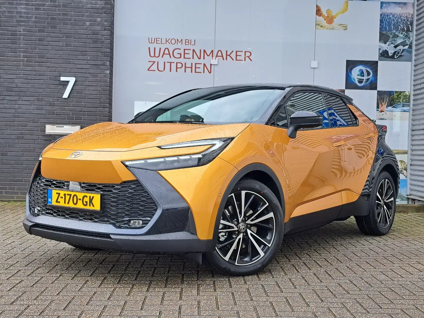 Toyota C-HR Plug-in Hybrid 220 Première Edition Automaat I DE Amarillo - 1