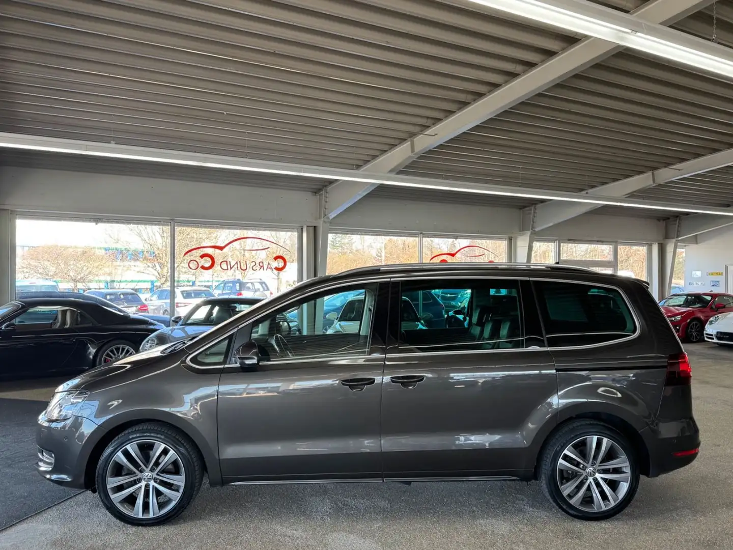Volkswagen Sharan 2.0 TDI DSG 4M *AHK*STHZ*SHZ*PAN*NAV*BX* Nero - 2
