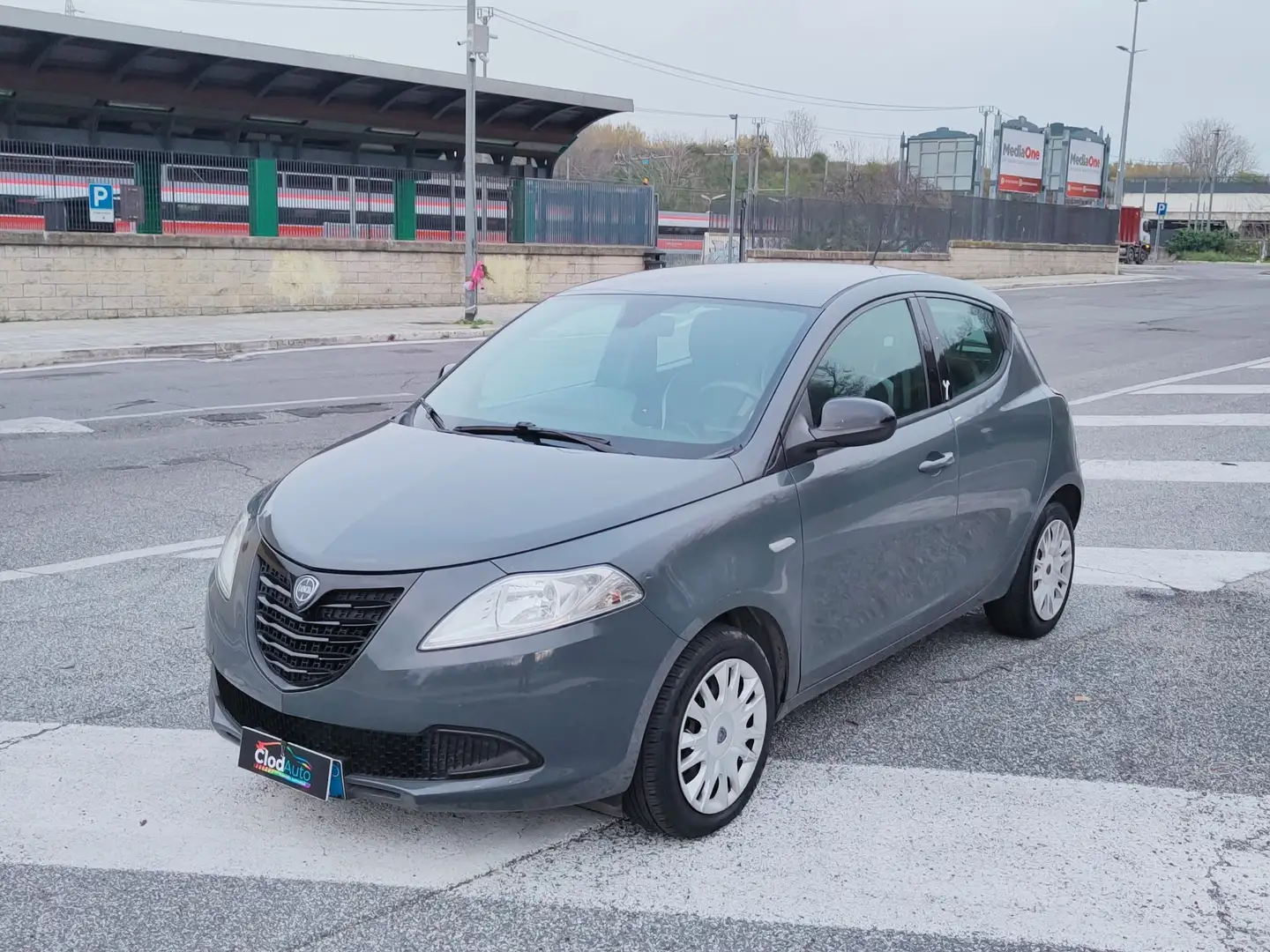 Lancia Ypsilon Ypsilon 1.2 8v Gold c/CL ecochic Gpl 69cv Grigio - 1