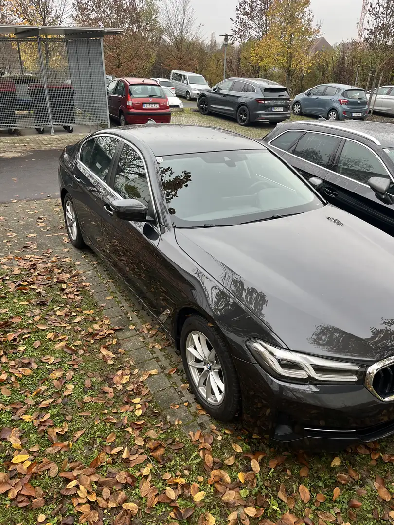 BMW 520 520d 48 V Aut Standheizung 360 Cam Grau - 2