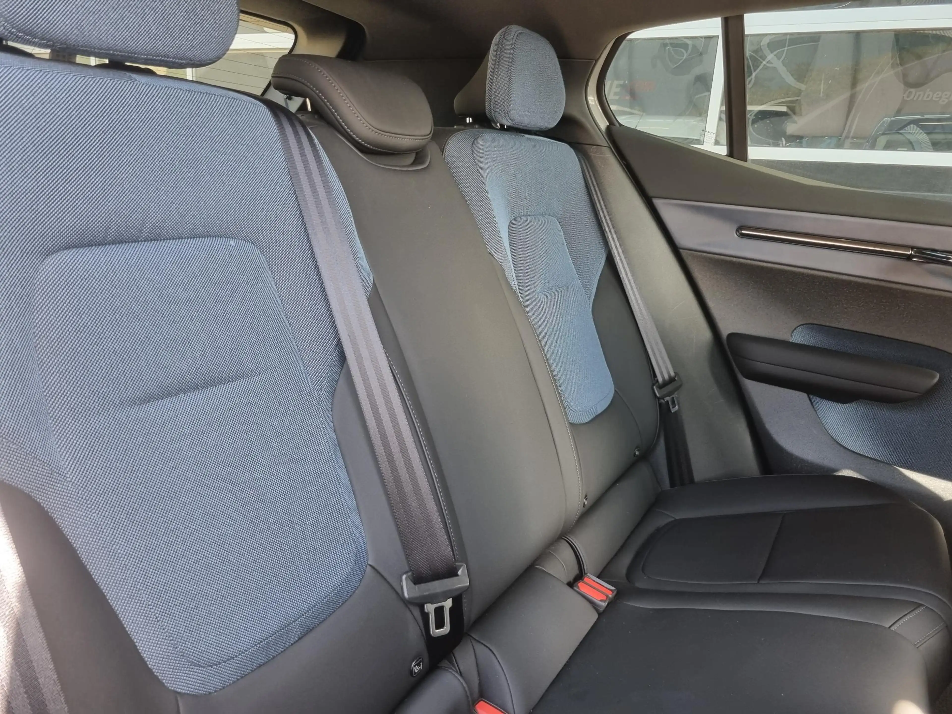 Volvo EX30 Single Motor Extended Range Core 69 kWh GOOGLE MAP — photo 13
