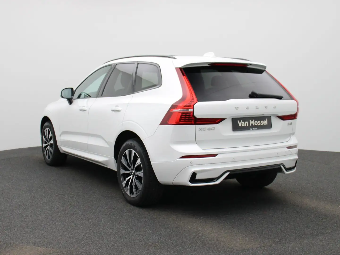 Volvo XC60 2.0 B4 D AWD R-Design | Parkeerverwarming | Schuif Blanco - 2