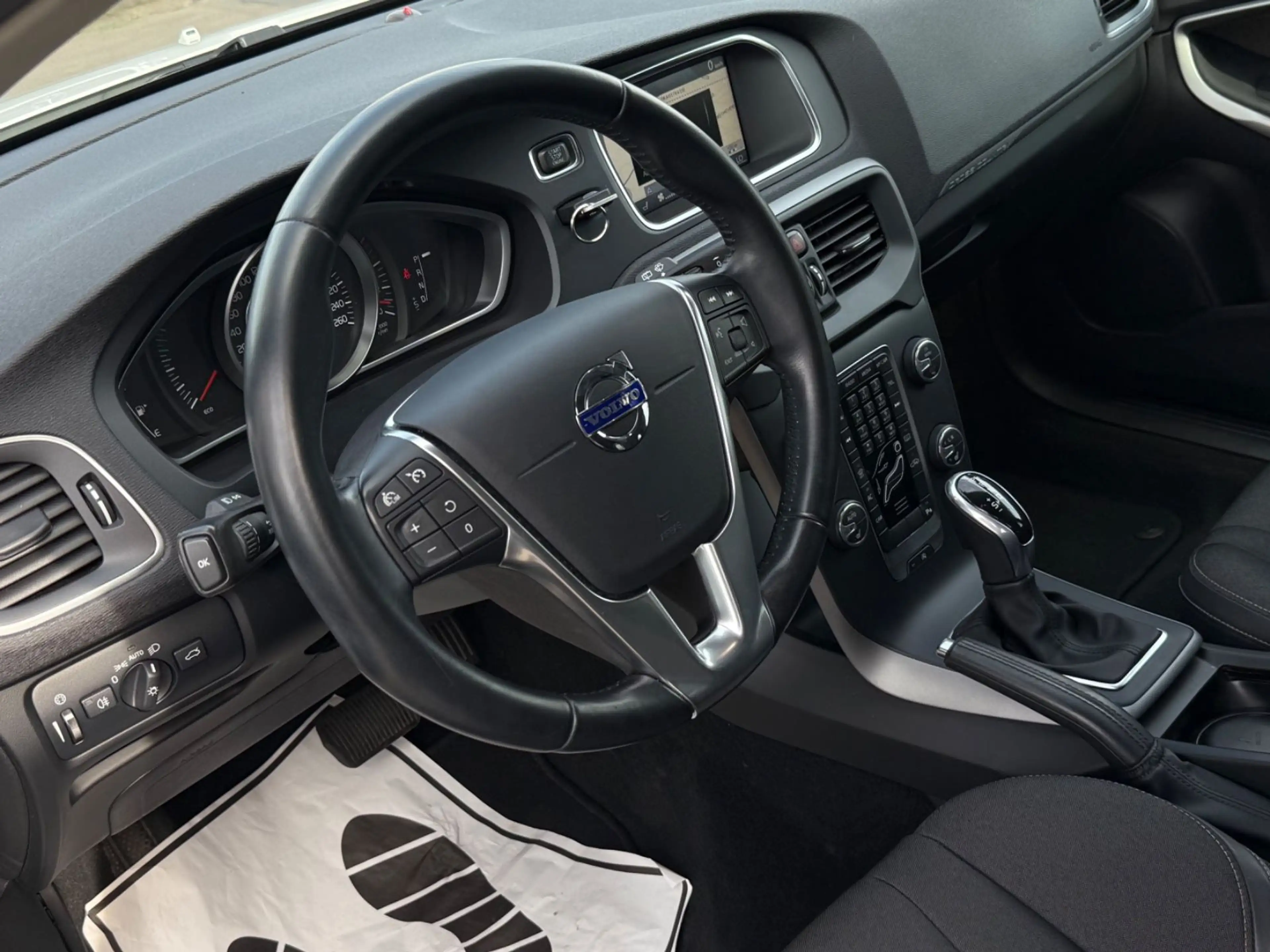 Volvo V40 Cross Country Momentum AUTOMATIK! VOLL! TOP! — photo 12